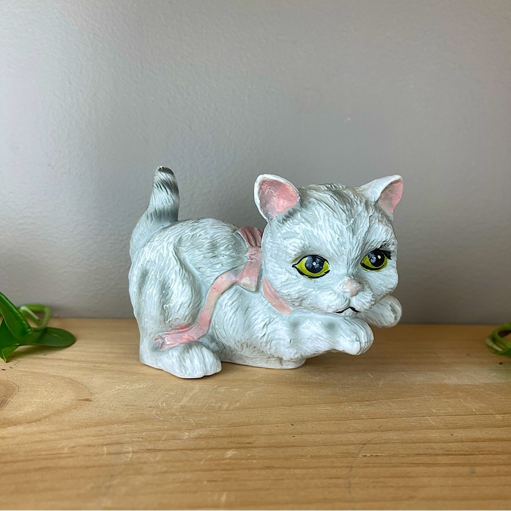 VINTAGE CERAMIC CAT FIGURINE